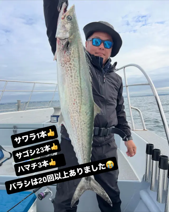ワラサキャスティング
今日は仲間達の要望でサワキャスです⤴️
なかなか釣れましたよ🤪
バラシも２０回以上ありましたがサワラ1本.サゴシ23本.ハマチ3本と楽しめましたよ🤪
やはり沖サワラもサワラも口を開けて上がってくるのと頬が柔らかいのですぐバレますね😭ゲットよりバラシの方が多い人もみえました😭しかしトップは7本となかなか楽しめましたよ⤴️⤴️
来週も出してと言う事でしたが残念ながら来週はドック入りです😭トンジギに備えて止まっていても揺れない艤装をしてきます⤴️
本日はお疲れ様でした🙇‍♀️
またお裾分けありがとうございました🙇‍♀️
めちゃくちゃ旨かったです🤪
またよろしくお願いします🙇

#タイラバ  #タイラバ船  #タイラバ釣り  #タイラバ遊漁船 
#ジギング　#ジギング船  #ジギング遊漁船 
#伊勢湾ジギング  #伊勢湾タイラバ  #伊勢湾キャスティング船 
#サワラキャスティング#サワキャス