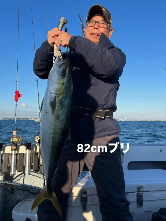 ジギングタイラバ便
今日はトヨタ自動車さん恒例ジギング＋BBQ＋お泊まりプランです♪前回は強風で中止になり延期して本日になりましたが今回はメンバーがあまり集まらず6人さんでのチャーター便です🤪
朝は大鳥山からスタートしブリ1ワラサ3ザブトン1と好調なスタートでしたが時合もすぐに終了してしまい後が続かず😭
青物は諦めタイラバに行きましたが今日も真鯛さんはご機嫌斜めで反応はバンバンなのになかなか食ってくれずホウボウばかり😭
しかし唯一1枚、鯛が上がりましたよ⤴️
その他にはデカホウボウにサバフグです🤪
帰りにトラフグと青物を狙いましたが時間切れで終了です😭
帰ってからは豪華BBQのスタート⤴️
自分もおよばれします🤪
本日はお疲れ様でした🙇‍♀️
またよろしくお願いしまし🙇

#タイラバ  #タイラバ船  #タイラバ釣り  #タイラバ遊漁船 
#ジギング　ジギング船  ジギング遊漁船 
伊勢湾ジギング  伊勢湾タイラバ  伊勢湾キャスティング船 
サワラキャスティングサワキャス