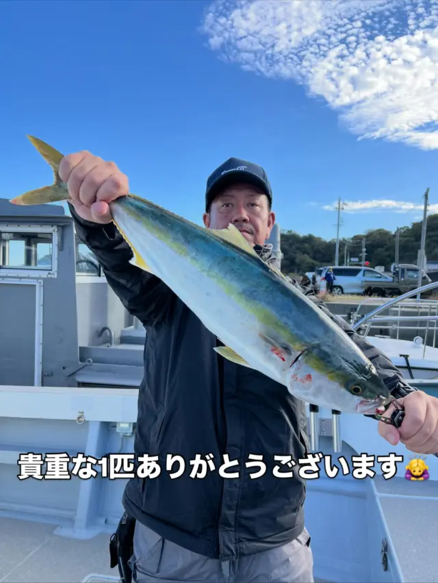 ジギングタイラバ便
今日はここ最近で一番厳し〜〜い1日でした😭
朝の大鳥山も今日は小鳥山がポツポツとすぐに終了⤵️
そんな中でワラサ、真鯛をゲット頂きありがとうございました🙇‍♀️
あとは塩焼き真鯛、トラ、ホウボウ、サバフグ、カサゴ、リリースヨコワしか釣れませんでした😂いろいろ探し回りましたがどこへ行っても厳しかったです😭
記録は通るが食わない😭
魚も腹一杯なのか⁉️聞いてみたいわ😂
本日は厳しい中、最後まで諦めず頑張って頂きありがとうございました🙇‍♀️
またよろしくお願いします🙇
#タイラバ
#ジギング
#キャスティング
#トンジギ
#遊漁船