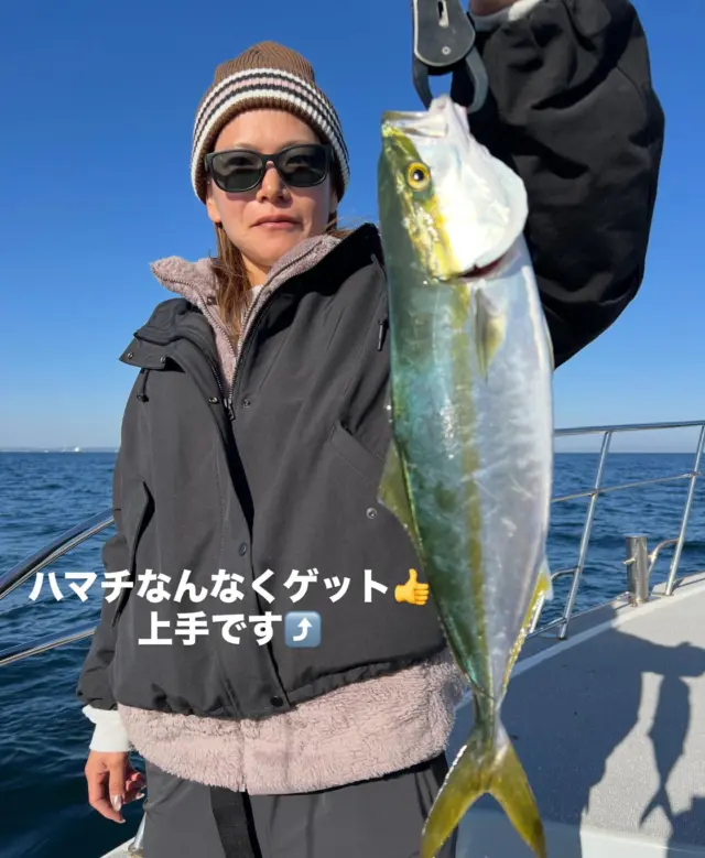 ジギングタイラバ便
朝の鳥山は今日も無し😭
やはり船が多いのでプレッシャーかかるのかな⁉️
少し粘りましたがホウボウ、ガンゾウ、リリースくんしか釣れないので諦めてタイラバにGO⤴️
タイラバは昨日と同様でホウボウは釣れますが鯛はタマポツです😭その中でも小学生から釣りはやってない‼️と言う船釣り初挑戦のお客様がコツを掴み真鯛3本上げてくれました🤪昨日マイタックルを買ったかいがありましたね‼️笑
僚船にハマチ釣れてると聞き走りましたがハマチは2匹しか釣れず終了です‼️ホウボウは高級魚でめっちゃ旨い魚です🤪
美味しく頂いて下さい🤪
本日はありがとうございました🙇‍♀️
またよろしくお願いします🙇
#タイラバ
#ジギング
#伊勢湾ジギング 
#伊勢湾タイラバ