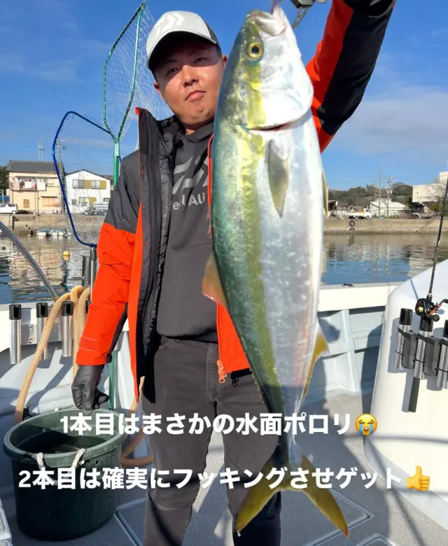 ジギングタイラバ便
今日はトンジギチャーター便でしたが日程変更のため急遽ジギングタイラバ便に変更しましたが8名様が集まってくれました🙇‍♀️
ありがとうございました🙇‍♀️
朝一からヒットするもまさかの水面ポロリ😭
その後もフックアウトが多くなかなか上がらない1日でした😭
こんな日もありますね😭
ワラサは3本にデカトラ1後はホウボウが10匹程度です🤪
昨日はよ〜食ったって聞いてましたので期待大でしたが今日は早い時間だけでしたね😭
本日はお疲れ様でした🙇‍♀️
またよろしくお願いします🙇
#ジギング
#タイラバ
#伊勢湾ジギング
#伊勢湾ジギング
#鰤ジギング