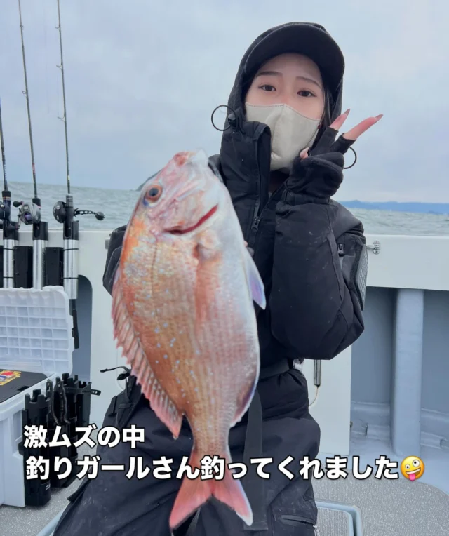 ほぼタイラバ便
今日は1日中、予報より風があり船の流され早く重めのヘッド落としても数回しか底取りできず激ムでした😭そんな中、釣りガールさんにIさんと貴重な鯛を釣って頂きありがとうございます🙇‍♀️
あとはホウボウ少々にカサゴだけです😭
朝から記録はあるが食わない😭
場所をいろいろ変え水温高い沖出ししましたが今日はダメでしたね😭記録はあるのでちょっと水温上がればまた食い出すとは思いますので明日に期待です‼️
本日は波風ある中お疲れ様でした🙇‍♀️
またよろしくお願いします🙇
#タイラバ
#ジギング
#伊勢湾タイラバ
#伊勢湾ジギング