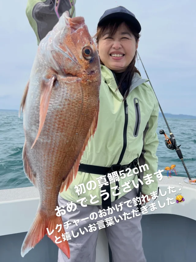 ジギングタイラバ便
今日も大鯛を探して沖出ししましたがかなりのウネリがあり釣りづらい1日でした😭
お二人様はポイント着くなり最後までダウン⤵️
半数の方がダウンでしたね😭
また底取りもラインがふけてしまいムズイ状態で知らない間に何回もスカートをトラフグにやられていたりヒットしてもフック切られたりやはりウネリがあるとムズイですね😭
そんな中まだ船釣りを初めて間もないお二人様が50cmオーバーの真鯛2枚に40cmオーバー1枚と釣って頂けました🤪
初の真鯛おめでとうございます㊗️
真鯛は5枚しかゲットできませんでしたがワラサ、ハマチ、トラ、ホウボウが釣れましたよ🤪
本日はウネリがある中お疲れ様でした🙇‍♀️
またよろしくお願いします🙇

ホームページ
https://bubbles-fish.com/

#タイラバ
#ジギング
#伊勢湾ジギング 
#伊勢湾タイラバ