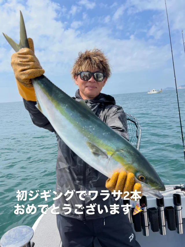 ほとんどジギング便
今日は朝一からワラサ、ヒラメ、サワラ、サゴシとよ〜釣れましたよ🤪午前中にはワラサ4、ヒラメ3、サワラ1、サゴシ多数、バラシも多数でしたが全員安打できましたのでタイラバへ行きましたがタイラバは全くダメでしたね😂再度ポイントに戻りサゴシ追加して終了でした🤪
やはり潮が動かないと釣れません😂
時合の時に早くパターン掴めた人は数があがりますね‼️
今日はお疲れ様でした🙇‍♀️
またよろしくお願いします🙇

ホームページ
https://bubbles-fish.com/
#ジギング
#タイラバ
#伊勢湾タイラバ
#伊勢湾ジギング