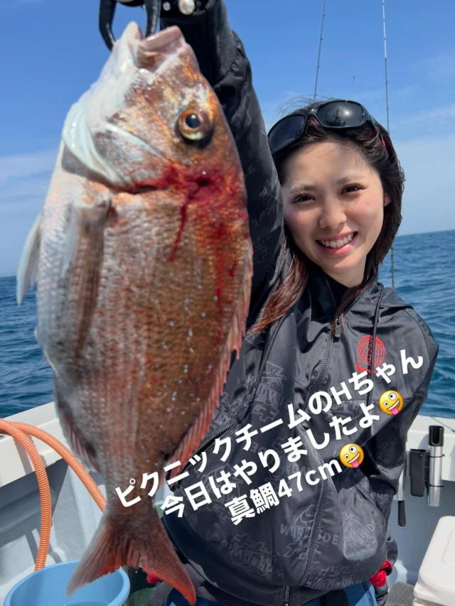 ジギングタイラバ便
今日も行って来ましたよ🤪
朝はサゴシ、青物、狙いでしたが顔見れず😭
早々にでかアジへ行きパターンハマった方は30〜40cmの尺アジを4〜5本ゲット‼️ここから真鯛を狙い40cmオーバー4枚にチダイなど含めて7枚ゲットできましたよ👍
その他にはハマチ、ホウボウ、青ハタで終了でした👍
なかなか難しい1日でしたが今日はピクニックチームのお二人が活躍してくれました‼️来週の月曜日もご予約いただいています🤪
来週もよろしくお願いしますよ🙇
本日は少々波風ある中お疲れ様でした🙇‍♀️
またよろしくお願いします🙇
ホームページ
https://bubbles-fish.com/
#ジギング
#タイラバ
#伊勢湾ジギング
#伊勢湾タイラバ