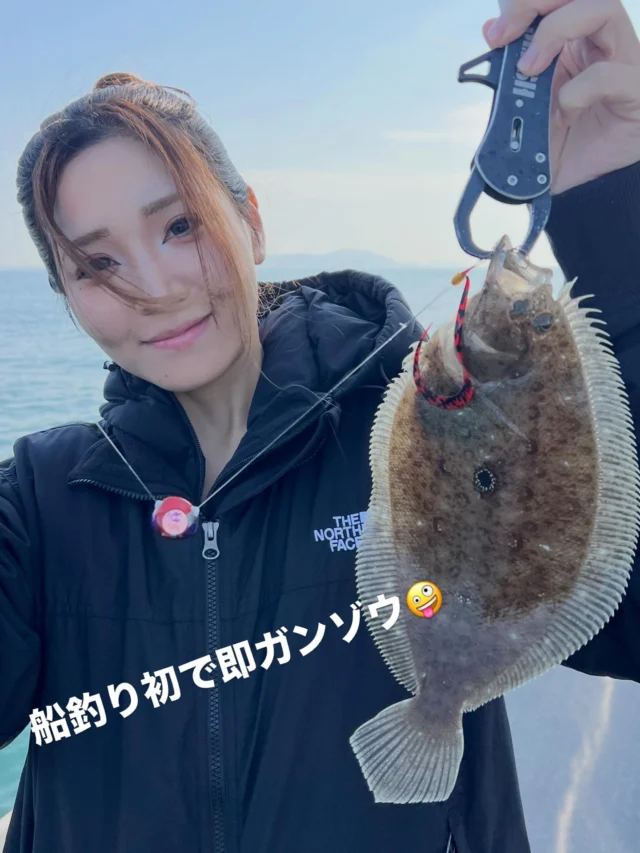 ジギングタイラバチャーター便
今日はナント4人様のセレブチャーター便です🤪
内お2人様は船釣り初めての初心者さまです😂
朝まずはジギングからレクチャーしましたが昨日とは一変しベイトの記録が薄いので即座にタイラバへ変更😂
タイラバもレクチャーしながらヒットしガンゾウが釣れホウボウも追加🤪僚船から真鯛が釣れたよ‼️の報告を受けチダイにトラを追加しましたが上潮になったら風も無く船が全く動きません😭
そこからはアタリも無くなり帰りに違うポイントも探りましたがダメでした😭
今日は激渋でしたが最後まで頑張って頂きありがとうございました🙇‍♀️またリベンジよろしくお願いします🙇‍♀️
ホームページ
https://bubbles-fish.com/
#タイラバ
#ジギング
#伊勢湾タイラバ
#伊勢湾ジギング
#大井漁港出船