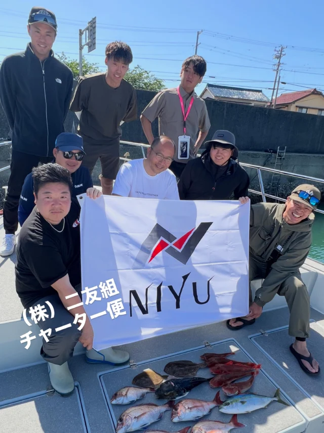 ほぼタイラバ便
今日はいつもお世話になっている（株）二友組フィッシングクラブ様のチャーター便でした🤪この会はいつもベテランさんから初心者さんまでワイワイと楽しい会でこちらも楽しませてもらいましたよ🤪前回は天候不良で中止になってしまいまいましたが今回は☀️で絶好の釣り日和です🤪
しかし海は小潮でもぶっ飛びで朝はやりずらい状況でした😂
釣果は釣れる方がはっきりしてしまいました😂
真鯛はやはりタングステンの方しか釣れませんでした😂
鉛で入射角が浅くなると底取りが難しいですかね⁉️
しかし釣れるのはそこからですからね😭
やはり絶対にタングステンをお勧め致します⤴️
本日はありがとうございました🙇‍♀️
また楽しい会のご予約お待ちしております🙇‍♀️
ホームページ
https://bubbles-fish.com/
#タイラバ
#ジギング
#遊漁船
#大井漁港出船 
#伊勢湾