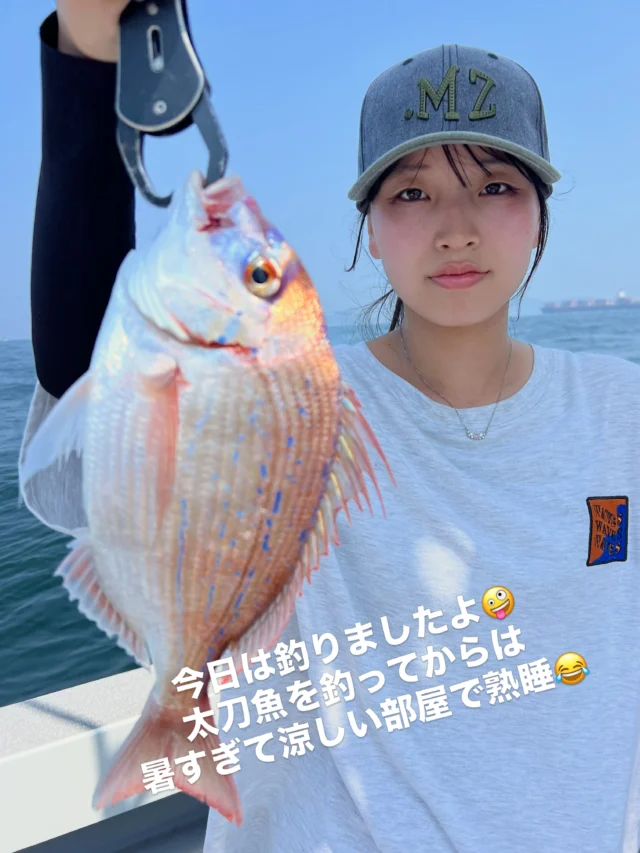 ジギングタイラバ便
少人数の出船でした🤪
青物狙いからスタートしましたがフックアウトからのスタート😂
太刀魚に行くも少し到着遅れてタマポツ😂
アジ、サバもタマポツ😂
タイラバもホウボウ、ガンゾウ、チダイ、カサゴ、コチとこちらもタマポツ😂
潮が動かず苦戦した1日でした🙇‍♀️
暑い中お疲れ様でした🙇‍♀️
またよろしくお願いします🙇
ホームページ
#ジギング
#タイラバ
#キャスティング
#遊漁船
#大井漁港出船