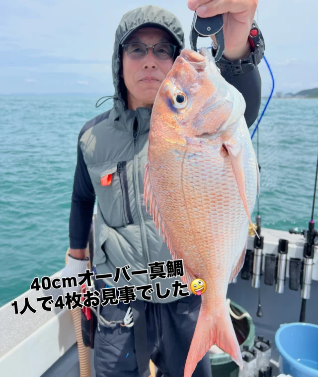ジギングタイラバ
今日は少しテクニカルでしたね😂
真鯛も太刀魚も釣られる方は釣られてましたが全体的にはポツポツ😂真鯛は竿頭4枚に太刀魚は5本でした🤪
青物は行方不明に😭ホウボウも今日は何故かあまり釣れませんでした😂
本日はお暑い中お疲れ様でした🙇‍♀️
またよろしくお願いします🙇　
ホームページ
https://bubbles-fish.com/
#ジギング
#タイラバ
#遊漁船
#伊勢湾
#大井漁港出船