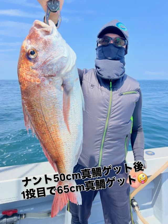 ジギングタイラバ便
今日も朝から40cmオーバー真鯛2枚にヒラメと釣れて行けるか⁉️と思いましたがその後なかなか釣れないので太刀魚へ‼️
太刀魚は前半は右舷側が好調‼️後半は左舷側が好調に釣れて全体的に満遍なく釣れ良かったです🤪
多い方は10本ほど平均6〜7本は釣れましたよ🤪
お土産もできたので再度タイラバへ‼️
プチラッシュもあり65cm真鯛を筆頭に5枚ほど追加でき終了です🤪
明日はユウマズメ便でしたが午後から風予報ですので午前便に変更しました。🈳が２名様出ました😂　
ご予約お待ちしています🙇‍♀️
本日も暑い中お疲れ様でした🙇‍♀️
またよろしくお願いします🙇
ホームページ
https://bubbles-fish.com/
#ジギング
#タイラバ
#遊漁船
#伊勢湾
#大井漁港出船